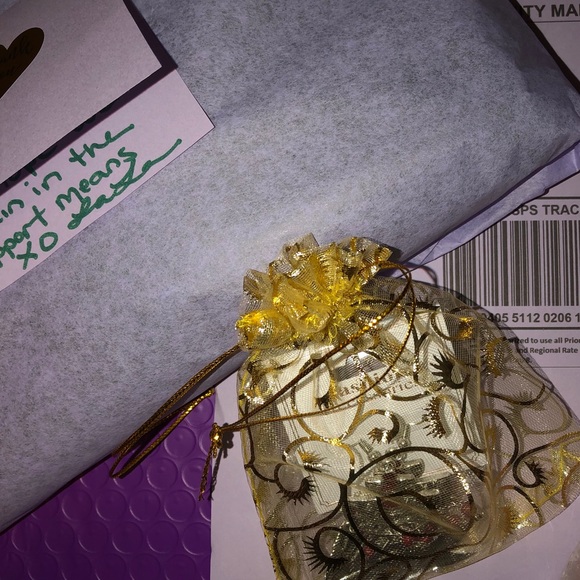 Meet your Posher, 𝓛𝓪𝓛𝓪💋 Shop With Confidence! - Picture 6 of 13